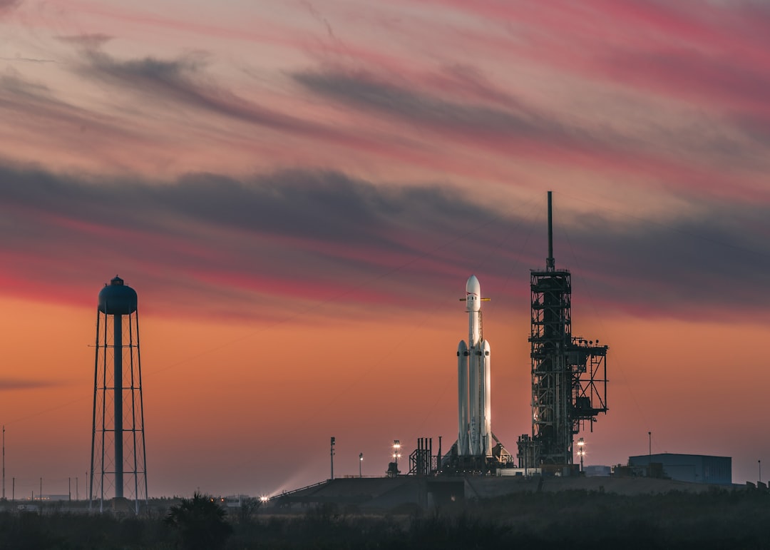 Chińska misja księżycowa Chang’e-7 wstrzymana. Tropikalny sztorm miesza w planach Chińska misja księżycowa Chang’e-7 wstrzymana. Tropikalny sztorm miesza w planach