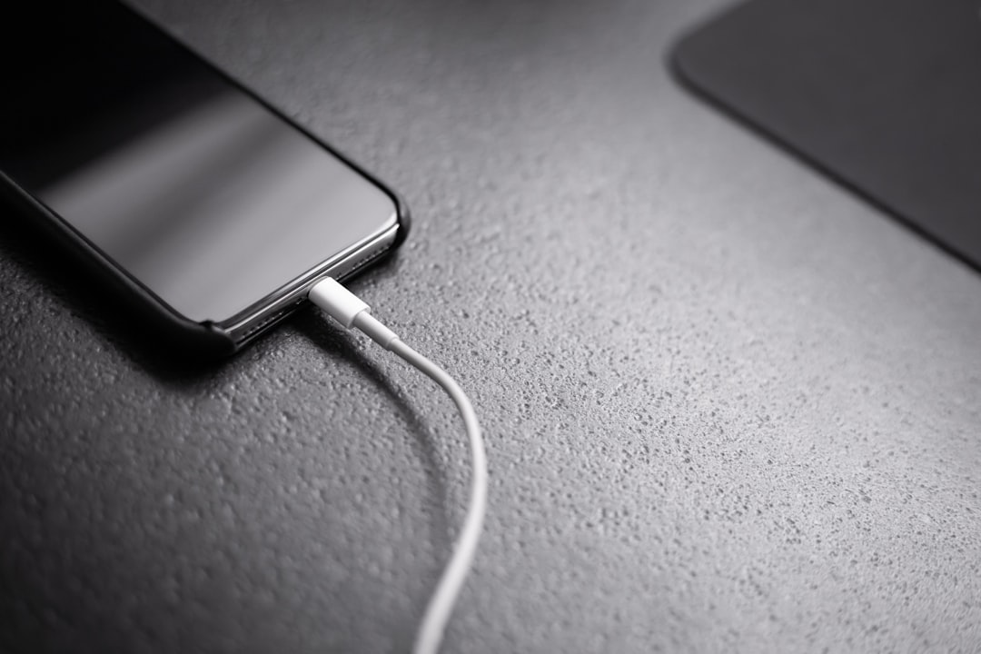 Czy ładowarka do laptopa spali baterię w telefonie? Prawda o standardzie USB-C Czy ładowarka do laptopa spali baterię w telefonie? Prawda o standardzie USB-C
