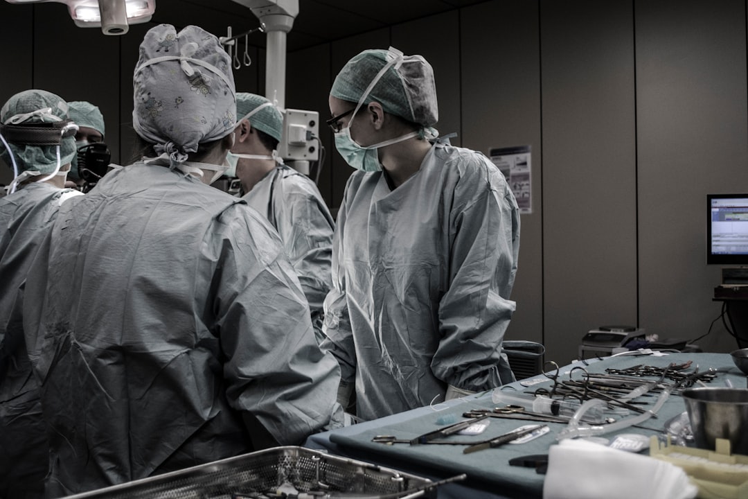 Fala kontroli w szpitalach. NFZ i NIK biorą pod lupę czas pracy lekarzy i wydatki Fala kontroli w szpitalach. NFZ i NIK biorą pod lupę czas pracy lekarzy i wydatki