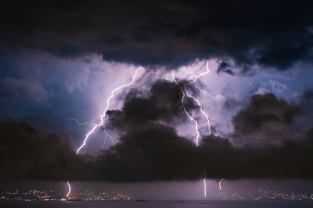Gwałtowne ulewy i zjawisko training storms uderzą w Polskę. IMGW bije na alarm Gwałtowne ulewy i zjawisko training storms uderzą w Polskę. IMGW bije na alarm