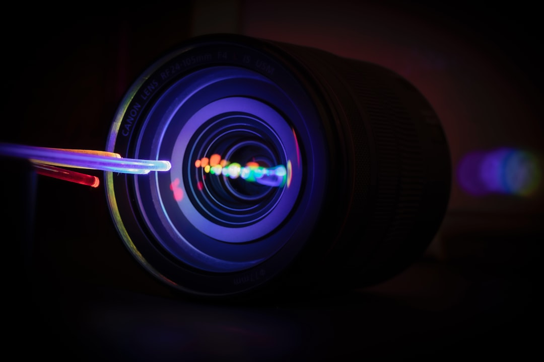 Jak naukowcy oszukali wiatr? Przełomowa transmisja laserowa opiera się na topologii