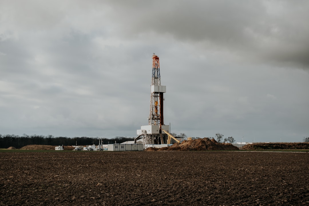 Kluczowa umowa PERN podpisana. Pod Wisłą powstaną głębokie przewierty dla ropociągów Kluczowa umowa PERN podpisana. Pod Wisłą powstaną głębokie przewierty dla ropociągów