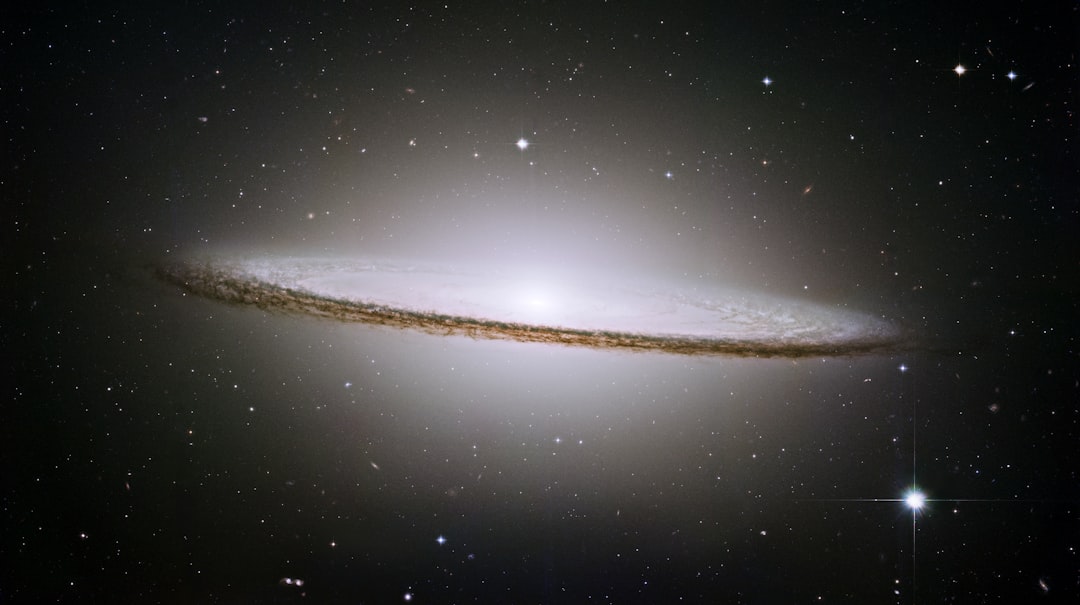 Kosmiczne klejnoty w obiektywie NASA. Nowa galeria 16 galaktyk łączy siły Teleskopu Webba i Chandry
