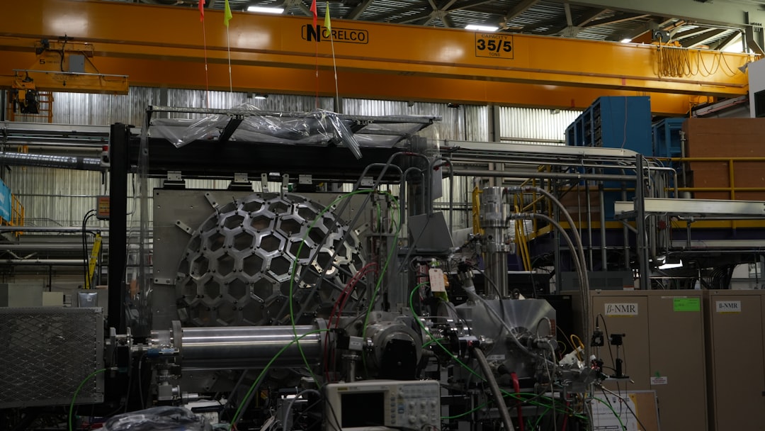 Mały Wielki Wybuch w CERN. Fizycy odtworzyli pierwotną zupę kosmosu za pomocą lżejszych pierwiastków