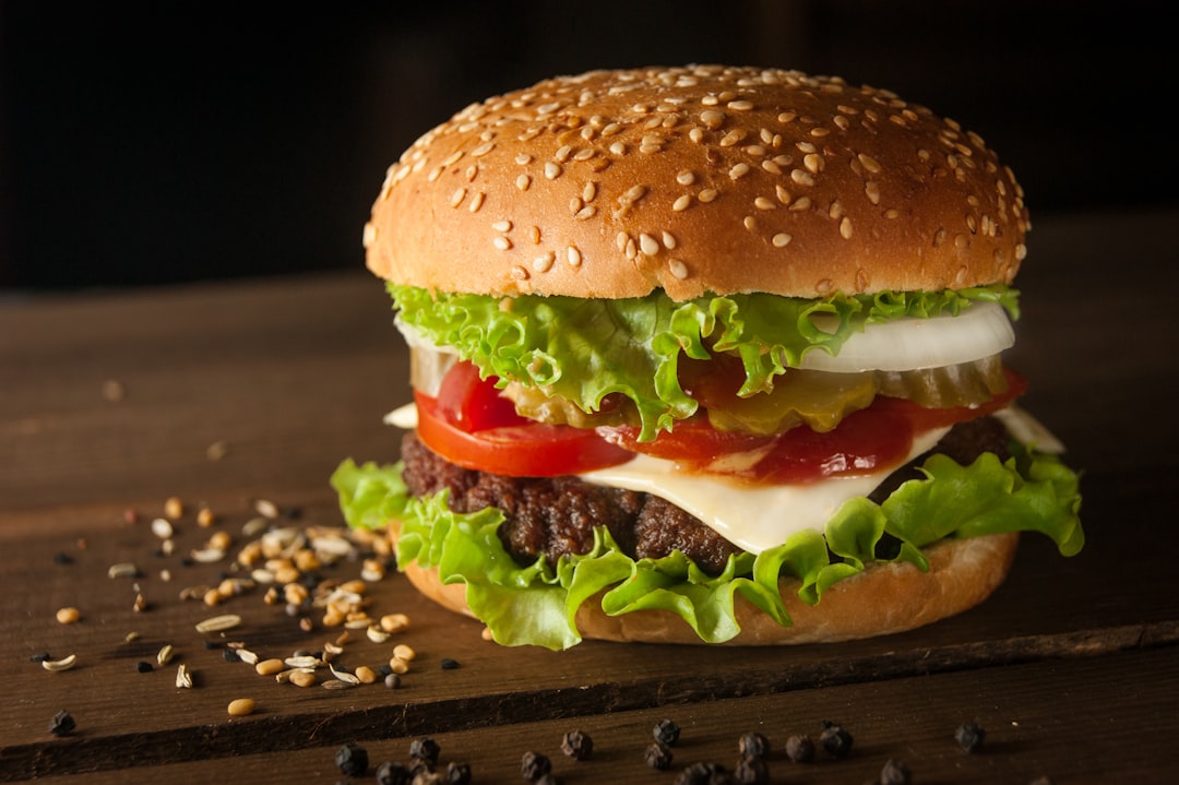 McDonald’s stawia na zielone. Kultowa sieć poszerza ofertę bez mięsa w Polsce McDonald’s stawia na zielone. Kultowa sieć poszerza ofertę bez mięsa w Polsce
