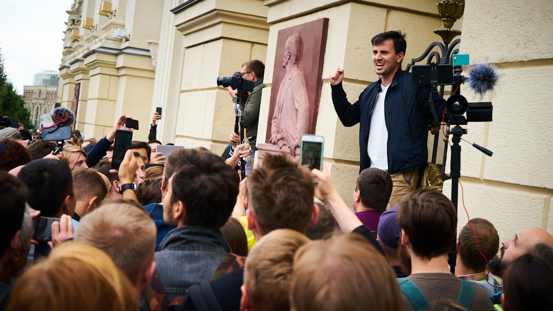 Miedwiediew bez hamulców. Uciekinierów z Rosji nazwał „karaluchami” i odciął im drogę powrotu