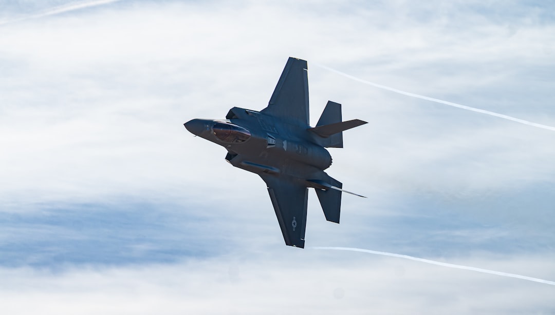 Nocne bombardowanie w Syrii. Izrael wysyła ostrzeżenie do Ankary i uderza w bazie Abu al-Duhur