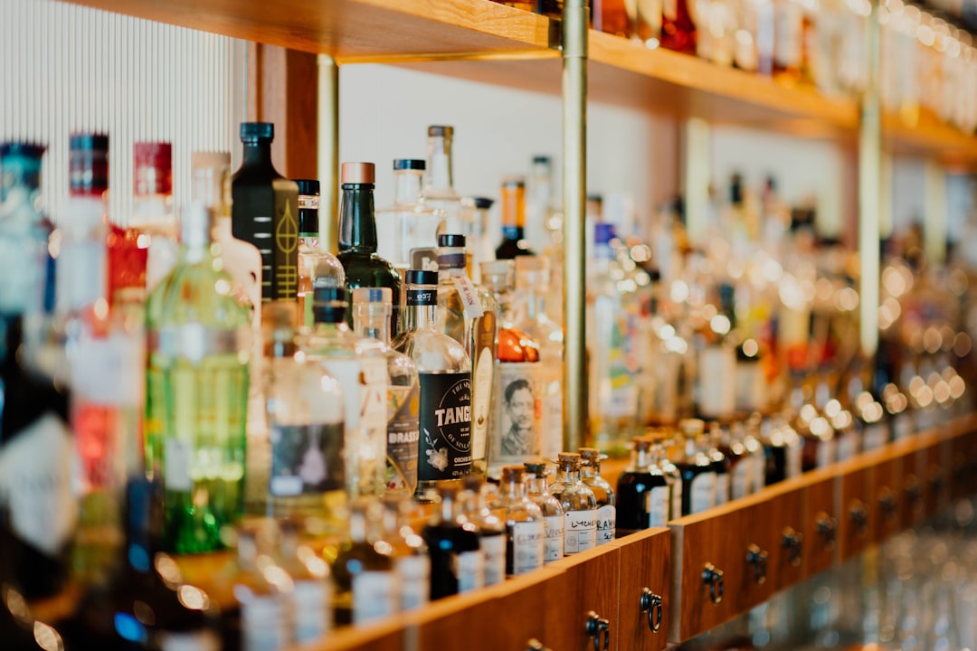 Nowy bat na używki? Rząd chce dodatkowej opłaty od alkoholu i papierosów Nowy bat na używki? Rząd chce dodatkowej opłaty od alkoholu i papierosów