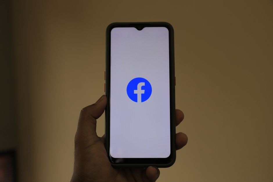 Polska uderza w giganta. Ponad miliard złotych kary dla właściciela Facebooka