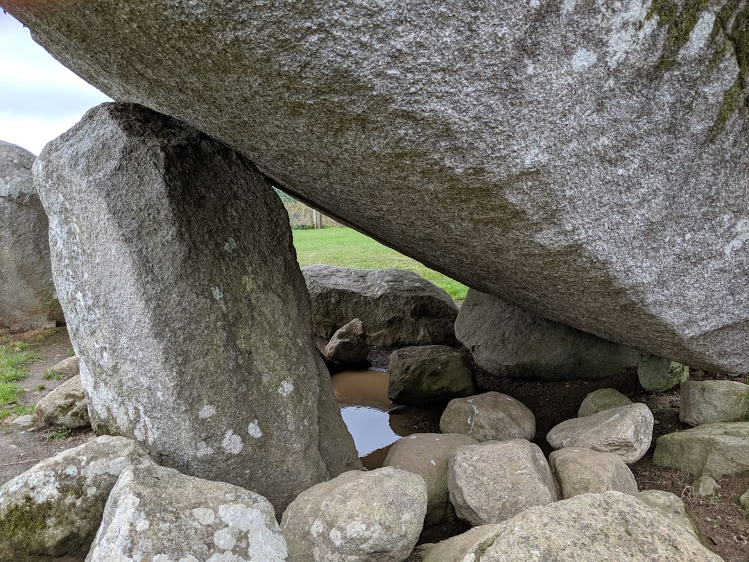 Polskie piramidy w Wielkopolsce. Archeolodzy badają monumentalny grobowiec sprzed 5,5 tysiąca lat Polskie piramidy w Wielkopolsce. Archeolodzy badają monumentalny grobowiec sprzed 5,5 tysiąca lat