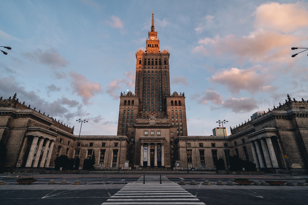 Prezydent kontra rząd. Karol Nawrocki złożył w Sejmie alternatywną wersję „lex szarlatan”