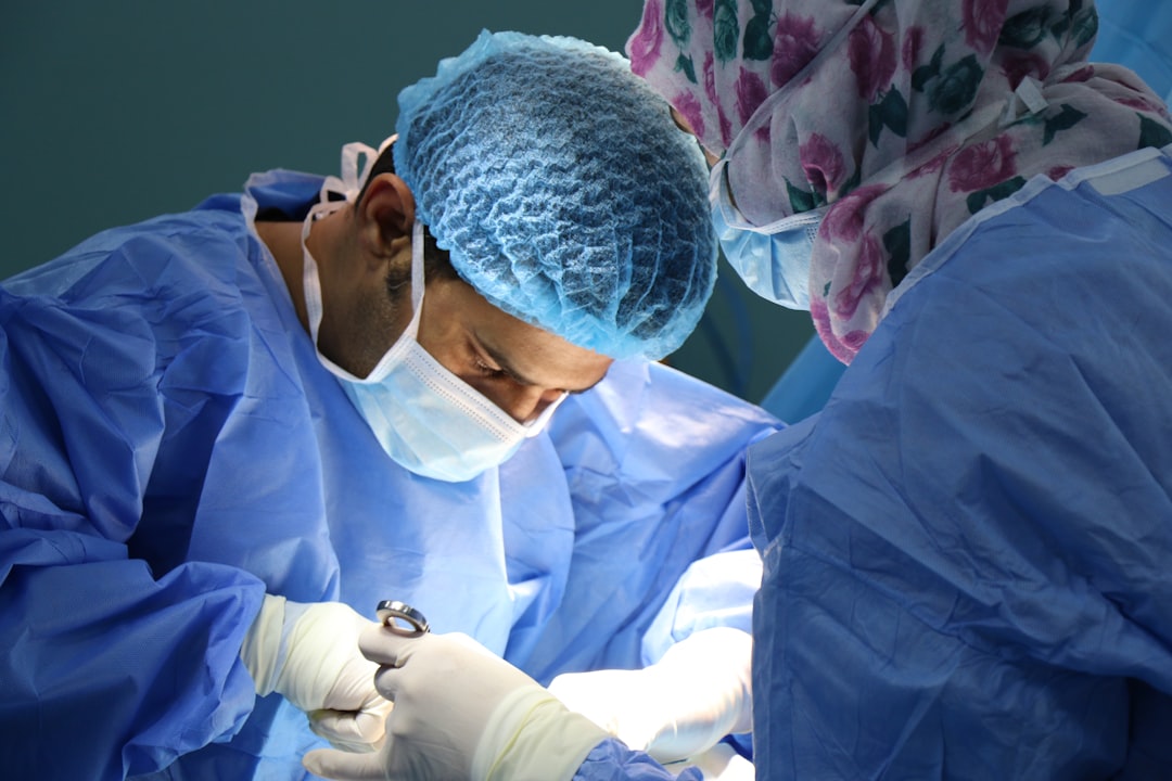 Przełom w neurochirurgii w Białymstoku. Unikalna operacja oka uratowała wzrok pacjentowi