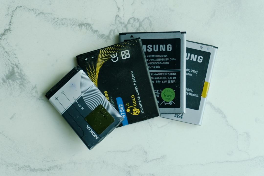 Samsung zaskakuje strategią. Potężny akumulator trafi do budżetowego modelu