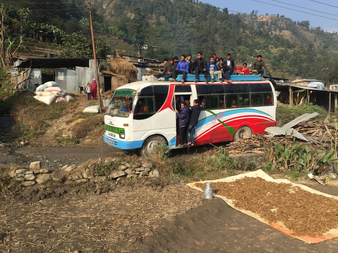 Tragiczny bilans powodzi w Nepalu rośnie. Rząd w Katmandu wpuszcza zagranicznych ratowników