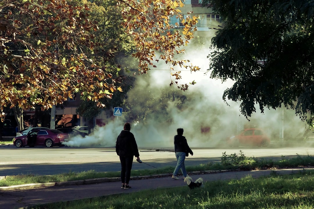 Tragiczny bilans wypadku w Krakowie: Samochód wjechał w pieszych na chodniku, nie żyją dwie osoby Tragiczny bilans wypadku w Krakowie: Samochód wjechał w pieszych na chodniku, nie żyją dwie osoby