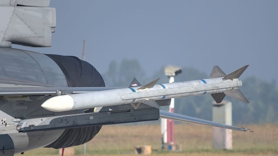 Wielka Brytania przekazuje Ukrainie tajną dokumentację rakiet Storm Shadow. Moskwa wściekła