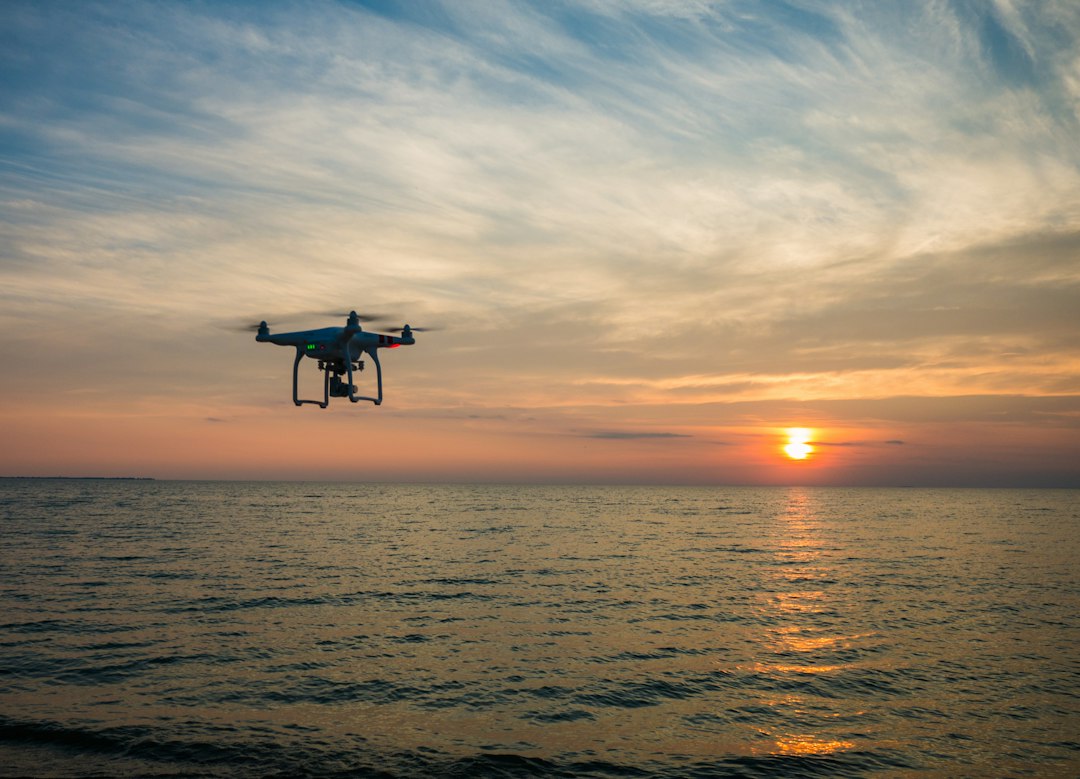 Fałszywy dron zalał internet w 15 minut. Kulisy prowokacji i prawda o maszynie z Bałtyku