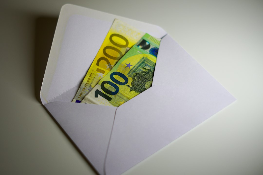 Groszowa emerytura z ZUS? Seniorzy mogą zyskać dodatkowe środki bez wychodzenia z domu