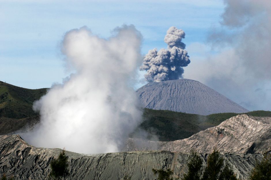 Gwałtowna erupcja Anak Krakatau sparaliżowała Indonezję. Ponad 270 tysięcy pasażerów utknęło na lotniskach