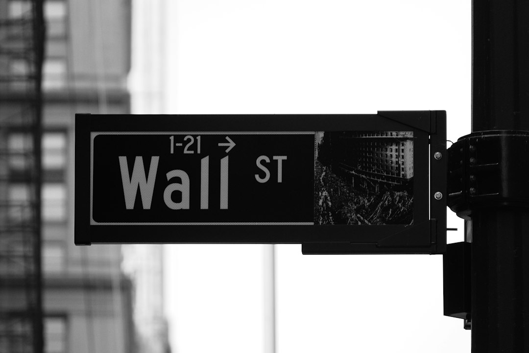 Hossa wraca na Wall Street. Bitcoin i akcje kryptowalut mocno w górę Hossa wraca na Wall Street. Bitcoin i akcje kryptowalut mocno w górę