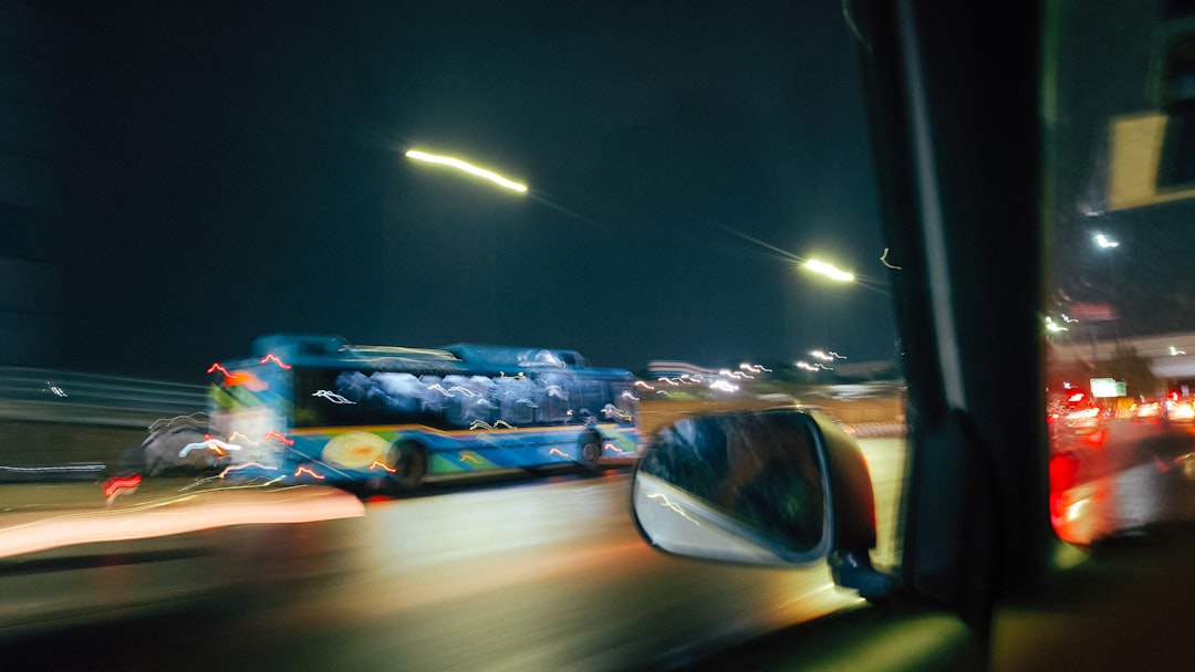 Kolejny dramatyczny wypadek polskiego autokaru na Węgrzech. W nocy w pojazd uderzyła ciężarówka
