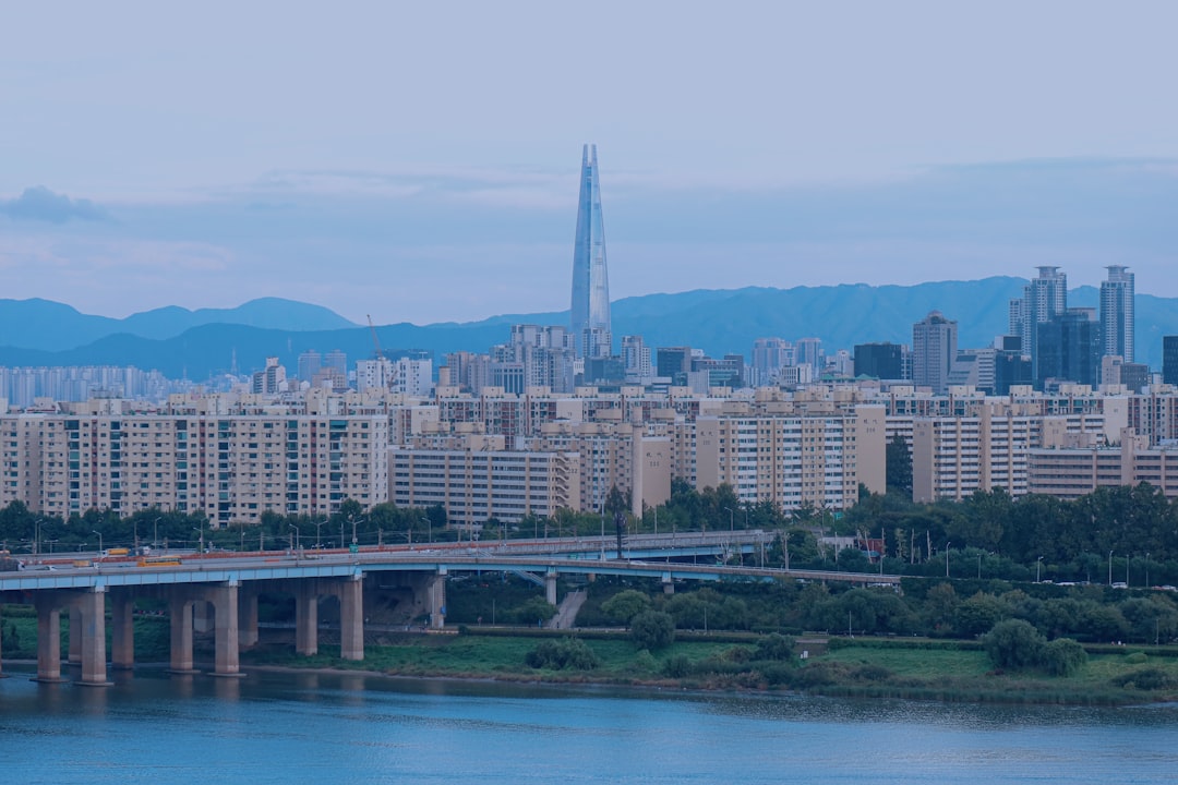 Korea Południowa płynie na fali sztucznej inteligencji. Rekordowy eksport chipów napędza PKB Korea Południowa płynie na fali sztucznej inteligencji. Rekordowy eksport chipów napędza PKB