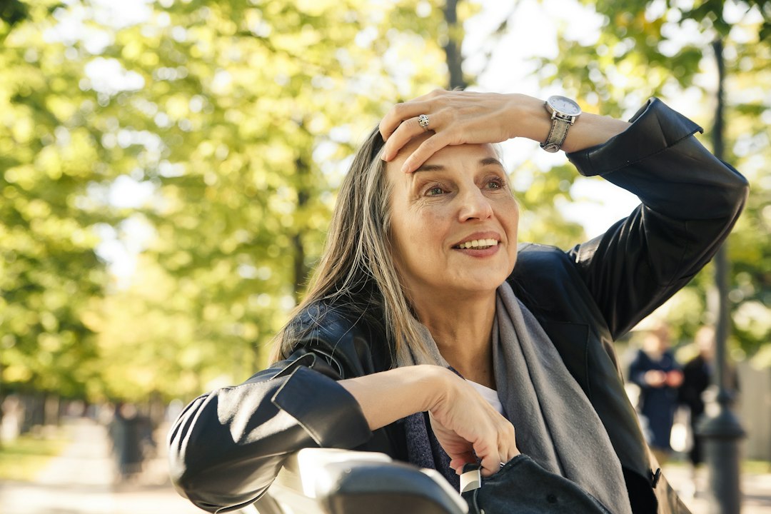 Menopauza w systemie ochrony zdrowia: dlaczego znika z kart pacjentek i jak wpływa na życie Polek