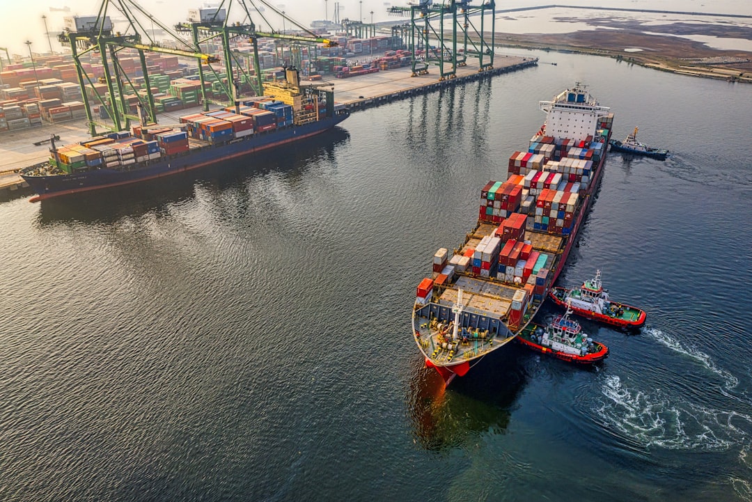Morski kolos na polskim wybrzeżu. OOCL Wisdom wpłynął do Baltic Hub Morski kolos na polskim wybrzeżu. OOCL Wisdom wpłynął do Baltic Hub