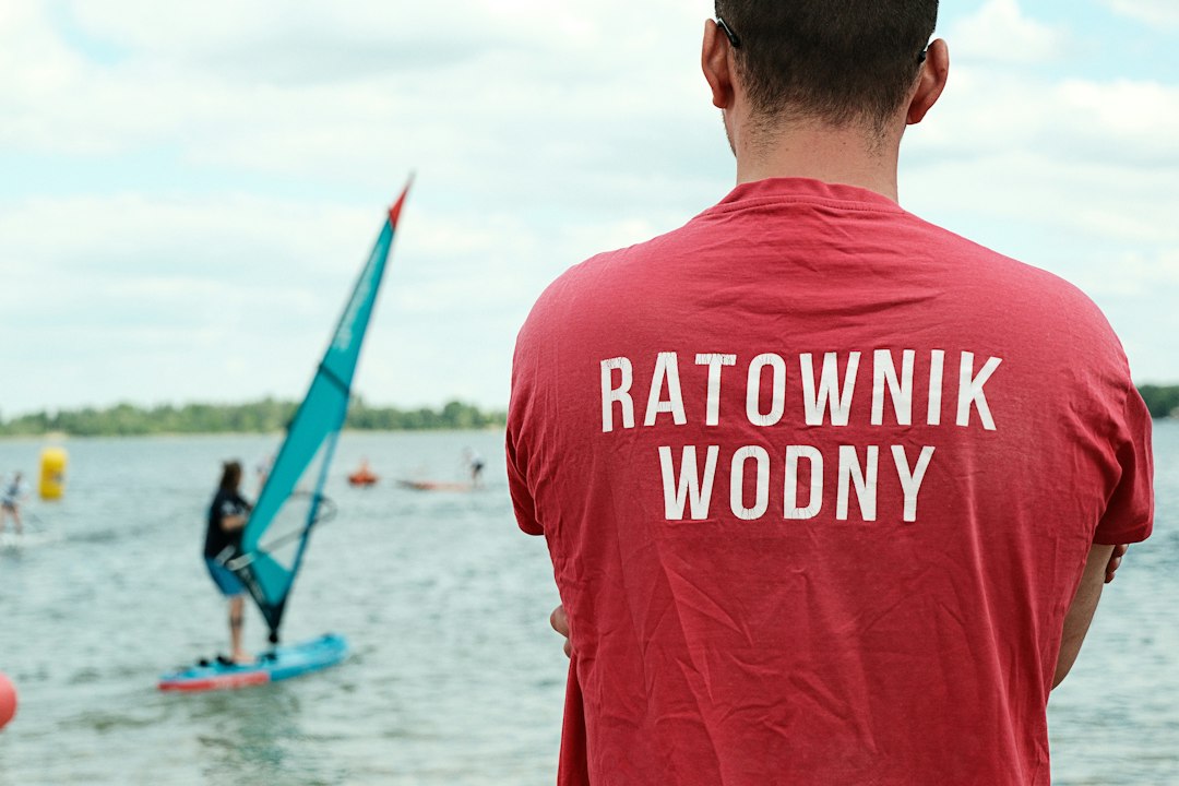 Nowe przepisy nadchodzą nad polskie wody. Senat bierze pod lupę bezpieczeństwo kąpielisk Nowe przepisy nadchodzą nad polskie wody. Senat bierze pod lupę bezpieczeństwo kąpielisk