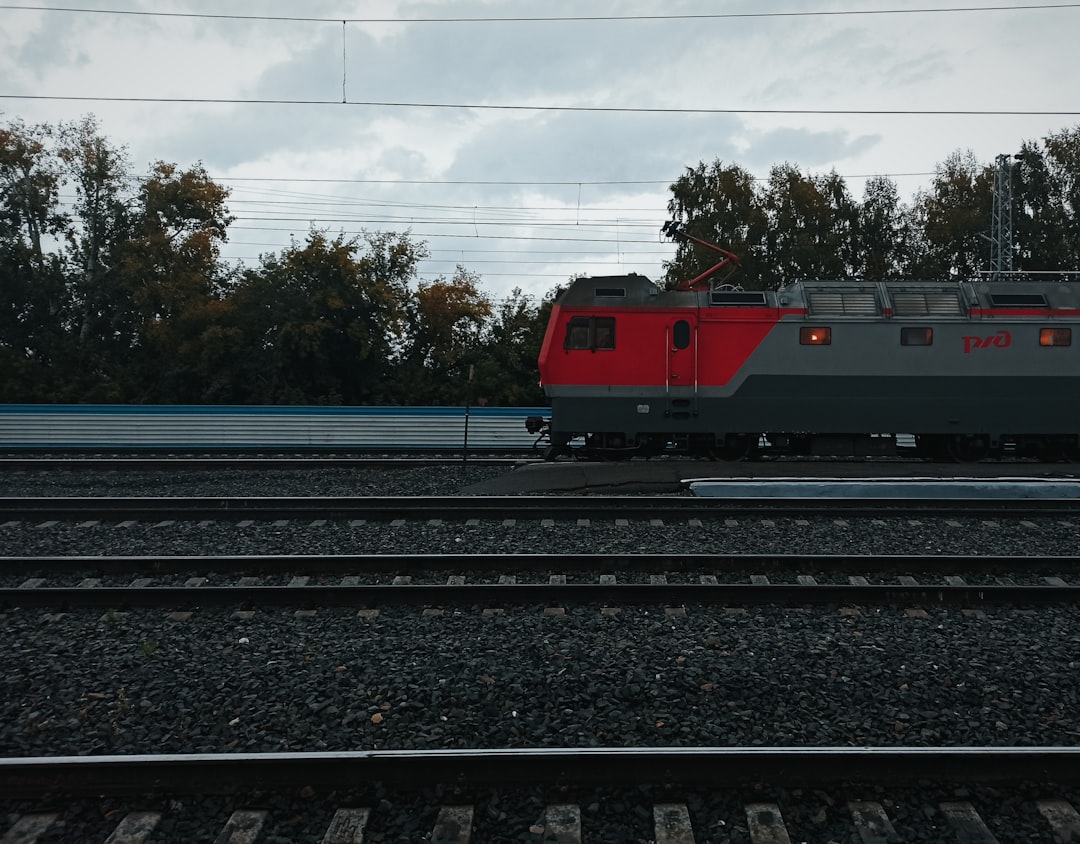 Polska kolej przyspiesza. Newag dostarczy PKP Intercity kolejne lokomotywy za prawie miliard złotych Polska kolej przyspiesza. Newag dostarczy PKP Intercity kolejne lokomotywy za prawie miliard złotych