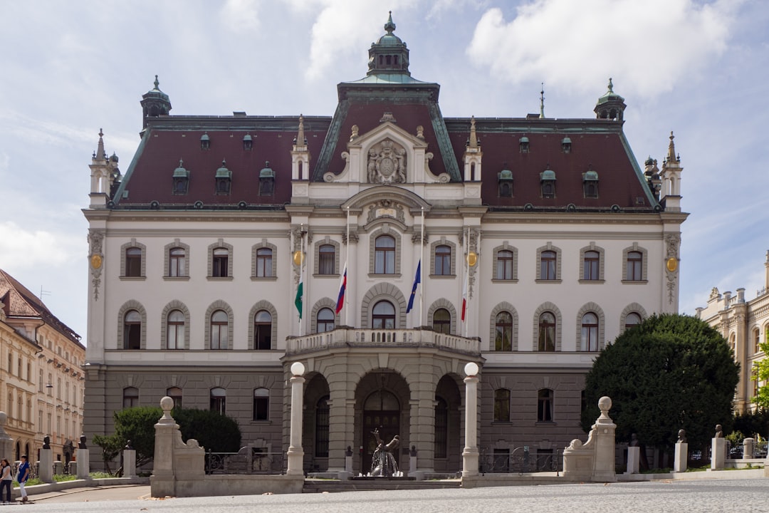 Prezydent kontra gigant medialny. Ruszył proces Karola Nawrockiego w sprawie publikacji o Grand Hotelu Prezydent kontra gigant medialny. Ruszył proces Karola Nawrockiego w sprawie publikacji o Grand Hotelu