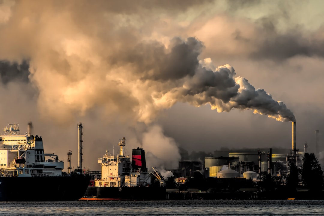 Przełom w unijnym ETS. Polskie huty i fabryki mogą zyskać darmowe uprawnienia CO2