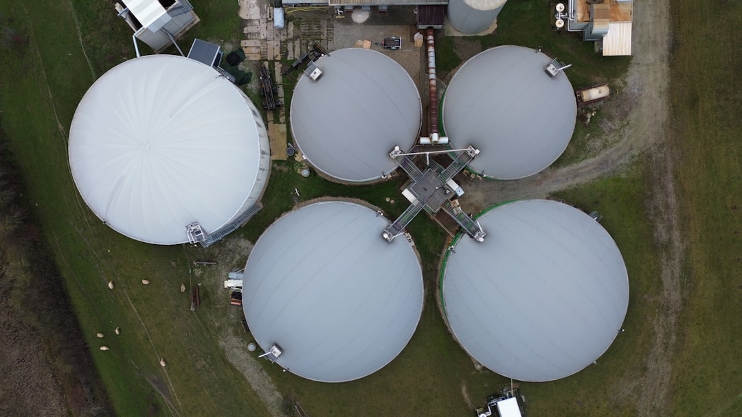Puste magazyny i drogi gaz. Europa wchodzi w jesień z dużym ryzykiem energetycznym Puste magazyny i drogi gaz. Europa wchodzi w jesień z dużym ryzykiem energetycznym
