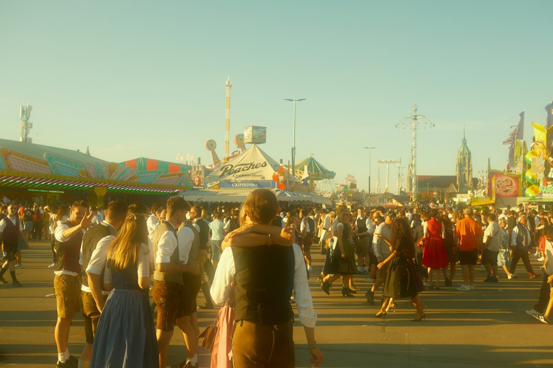 Rekordowe ceny piwa na Oktoberfest w Monachium. Tłumy ignorują drożyznę Rekordowe ceny piwa na Oktoberfest w Monachium. Tłumy ignorują drożyznę