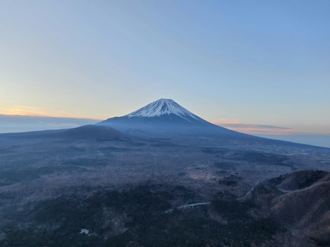 Słona cena za brawurę. Japonia uderza w nieostrożnych turystów zdobywających Fudżi