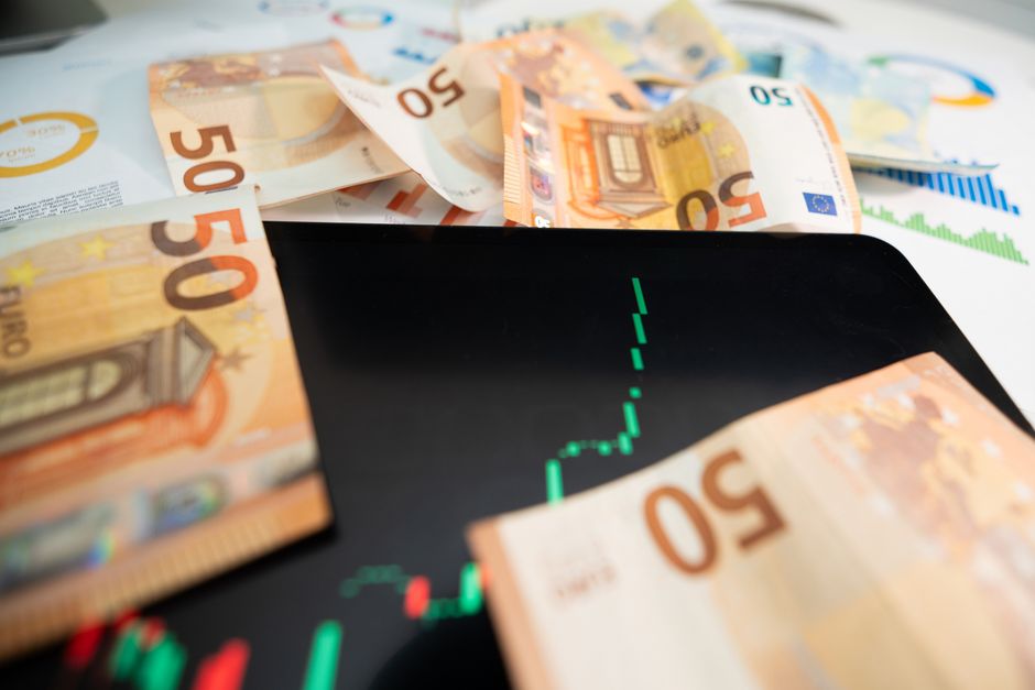 Strefa euro zaskakuje dynamiką i wyprzedaje USA, ale w tle czai się potężny energetyczny haczyk
