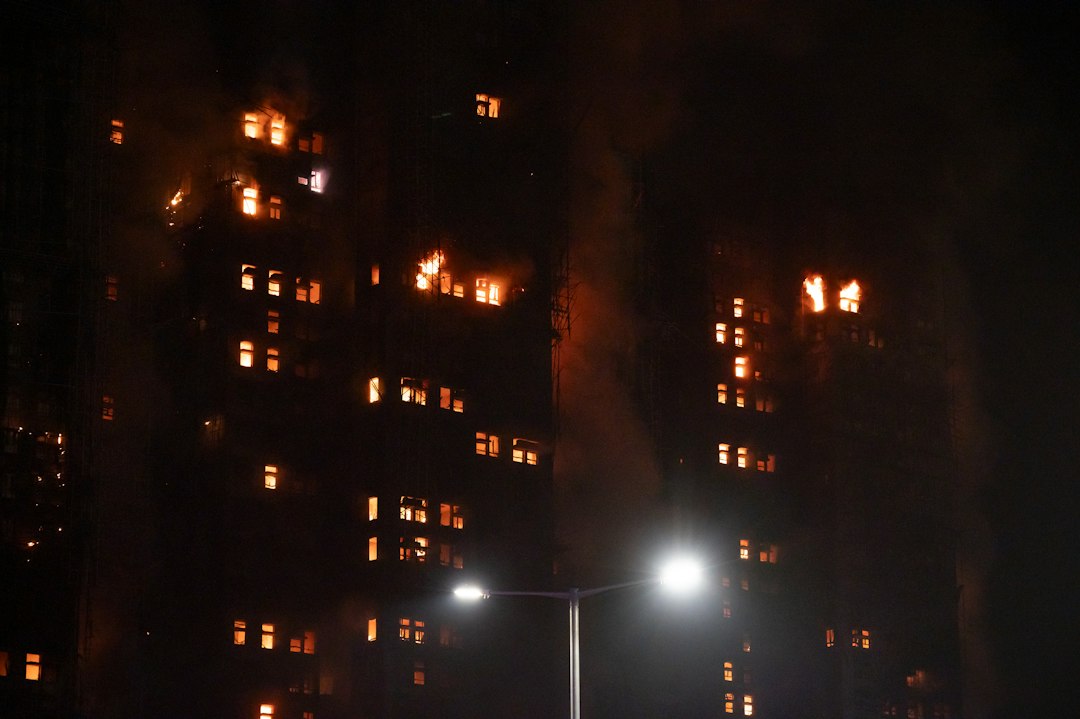 Tragiczny bilans nocy na Grochowie. Ogień strawił mieszkanie, w zgliszczach odkryto zwłoki Tragiczny bilans nocy na Grochowie. Ogień strawił mieszkanie, w zgliszczach odkryto zwłoki