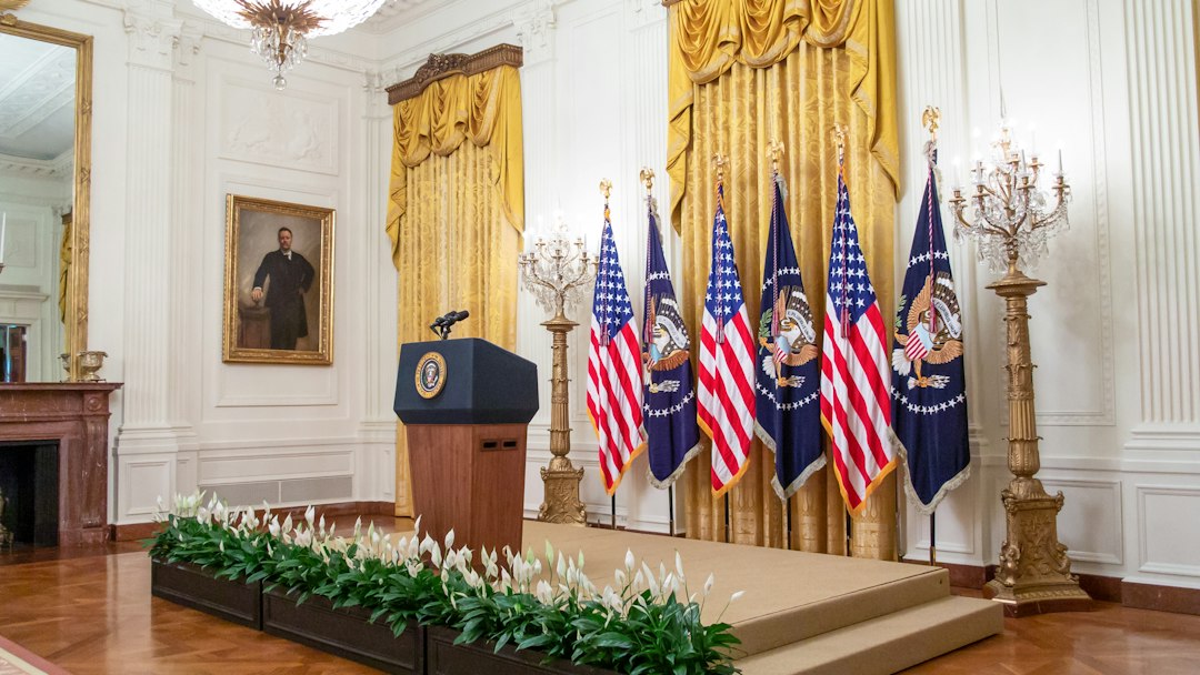 Trump urządził polityczny teatr w Białym Domu. Xi Jinping wybuchnął śmiechem z żartu o Bidenie Trump urządził polityczny teatr w Białym Domu. Xi Jinping wybuchnął śmiechem z żartu o Bidenie