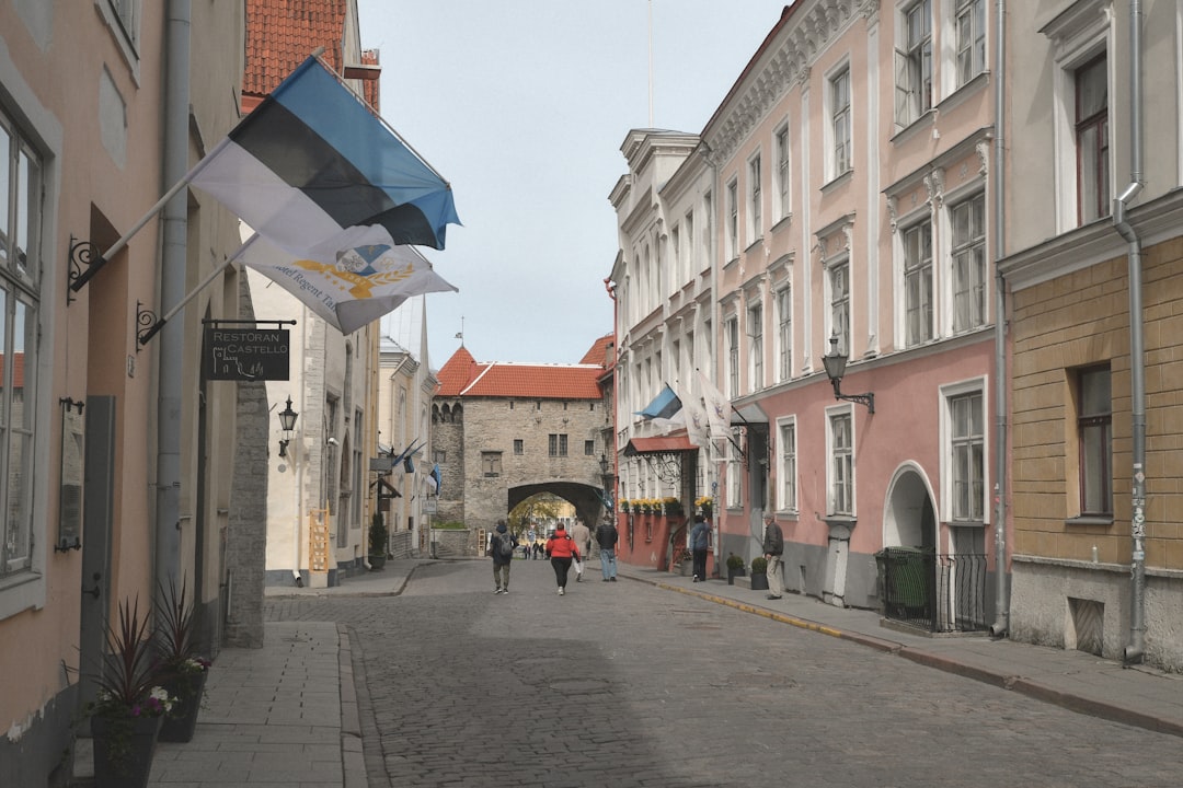 Trzęsienie ziemi w Tallinie. Minister obrony Estonii rezygnuje przez aferę z amunicją Trzęsienie ziemi w Tallinie. Minister obrony Estonii rezygnuje przez aferę z amunicją