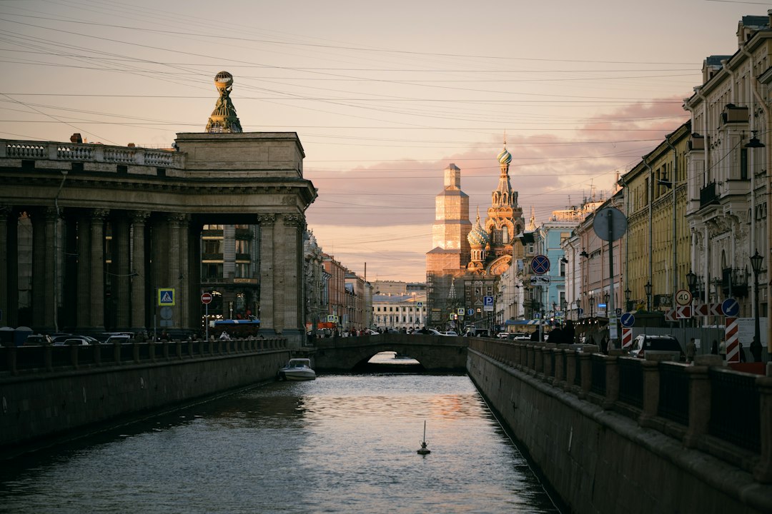 Unia Europejska ugina się pod naciskiem. Dwaj rosyjscy miliarderzy znikną z czarnej listy Unia Europejska ugina się pod naciskiem. Dwaj rosyjscy miliarderzy znikną z czarnej listy