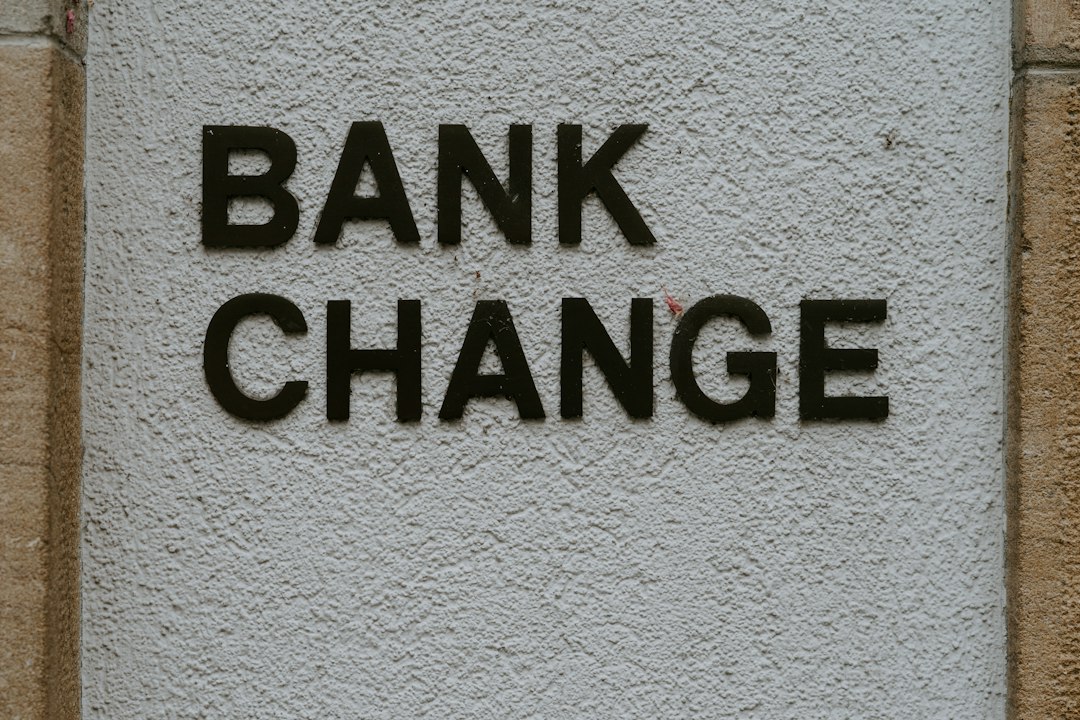 Potężne kary od UOKiK dla czterech banków. Niemal 150 mln zł za ukryte haczyki Potężne kary od UOKiK dla czterech banków. Niemal 150 mln zł za ukryte haczyki